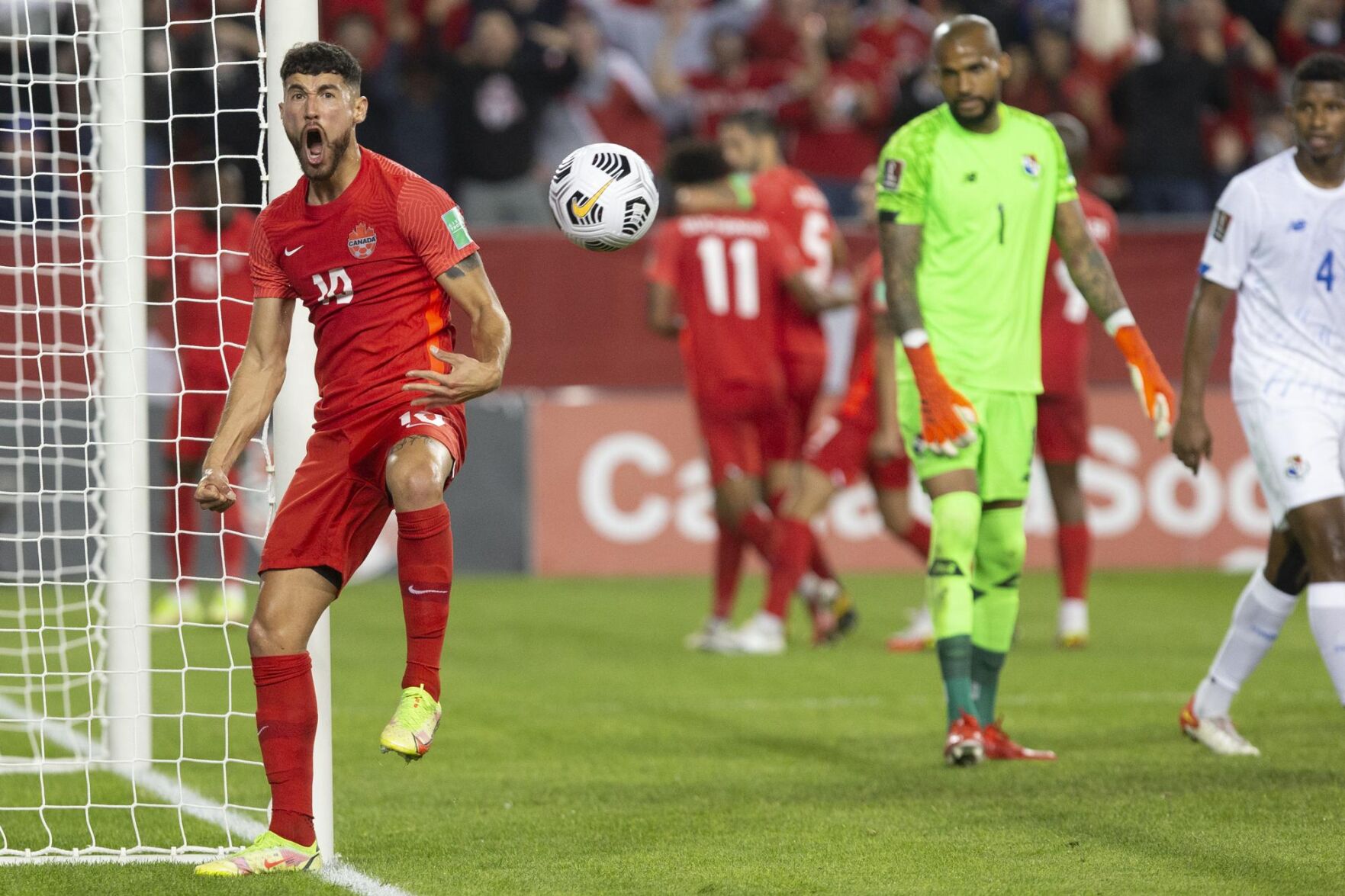 Canadá golea a Panamá